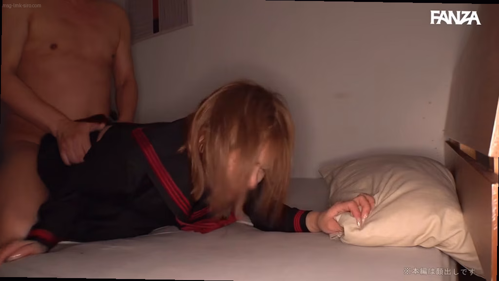 シーン2:制服脱ぎの痴態 2